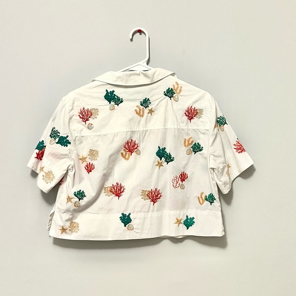 anthropologie • coral reef seashell cropped button up short sleeve collar shirt - Picture 11 of 17